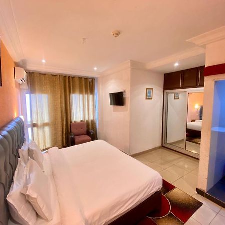 Fini Hotel Bobende Limbe Exterior photo