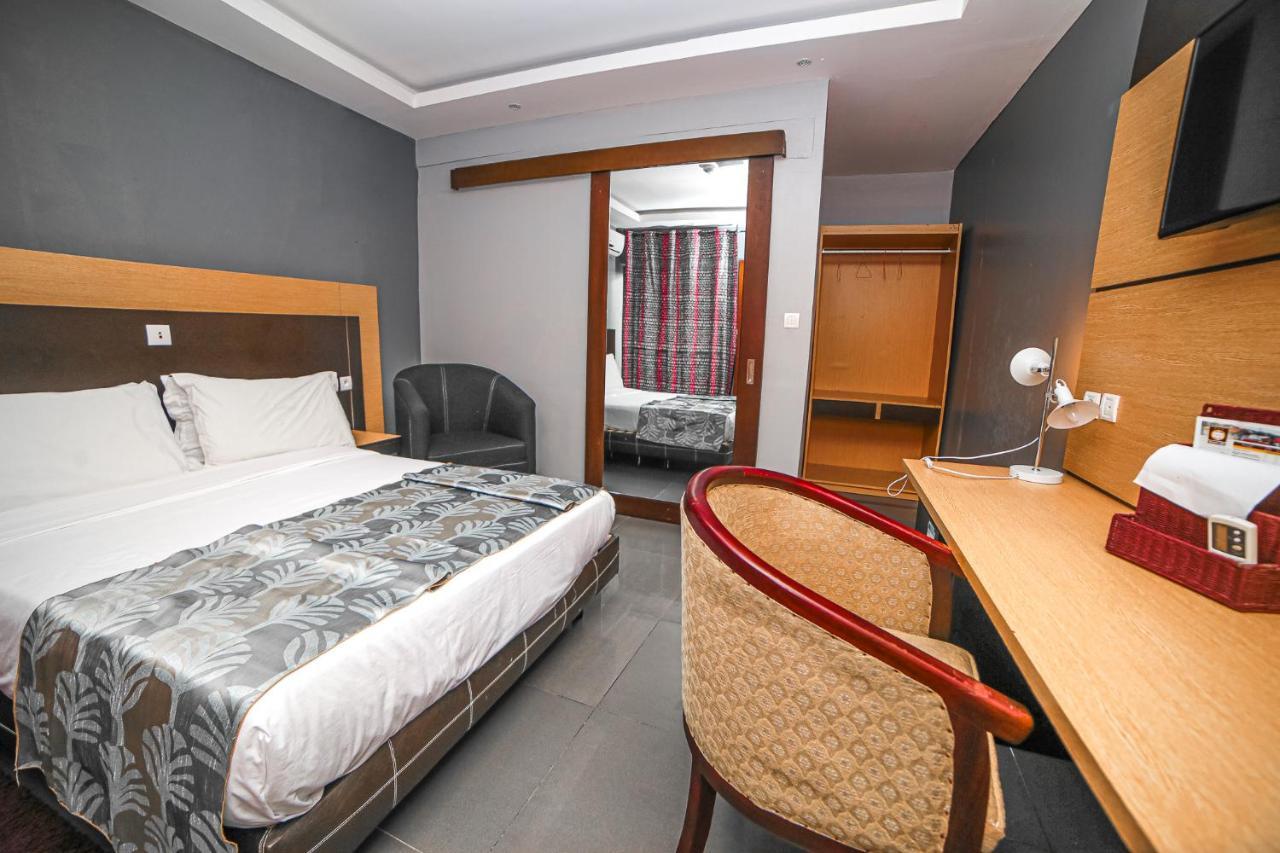 Fini Hotel Bobende Limbe Exterior photo