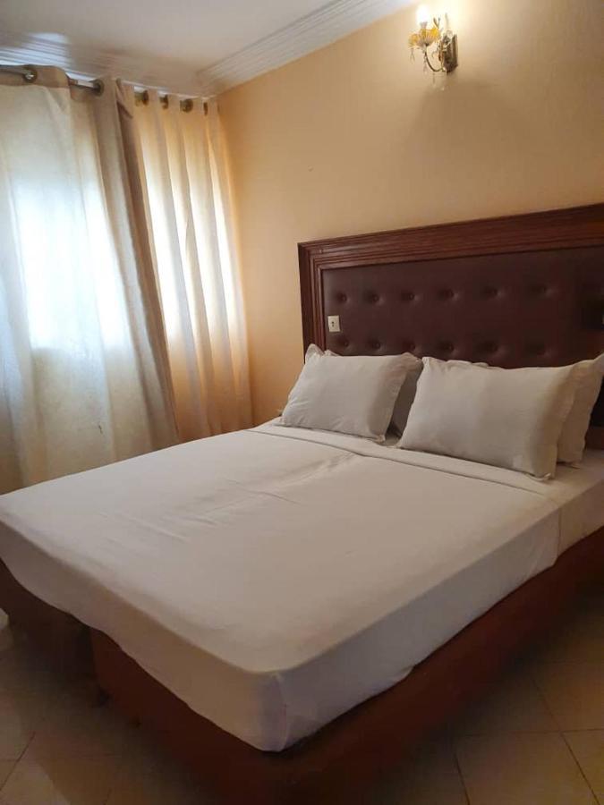 Fini Hotel Bobende Limbe Exterior photo
