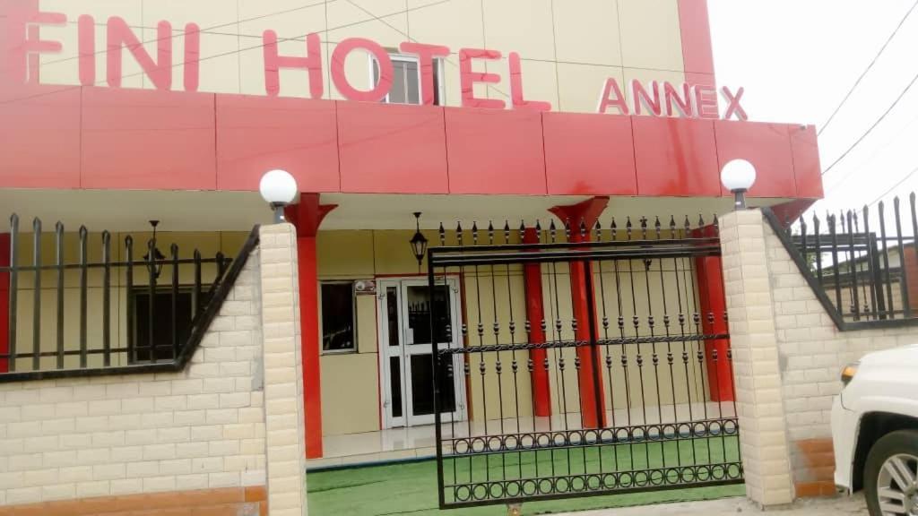 Fini Hotel Bobende Limbe Exterior photo