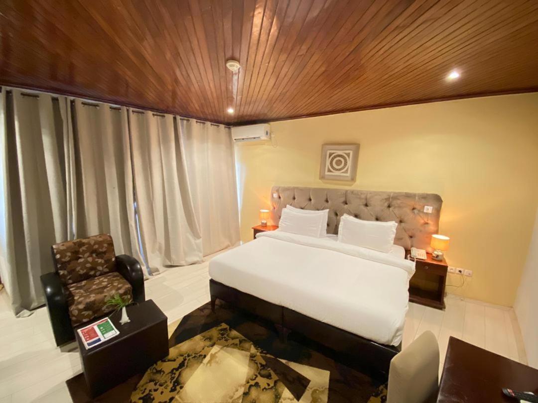 Fini Hotel Bobende Limbe Exterior photo