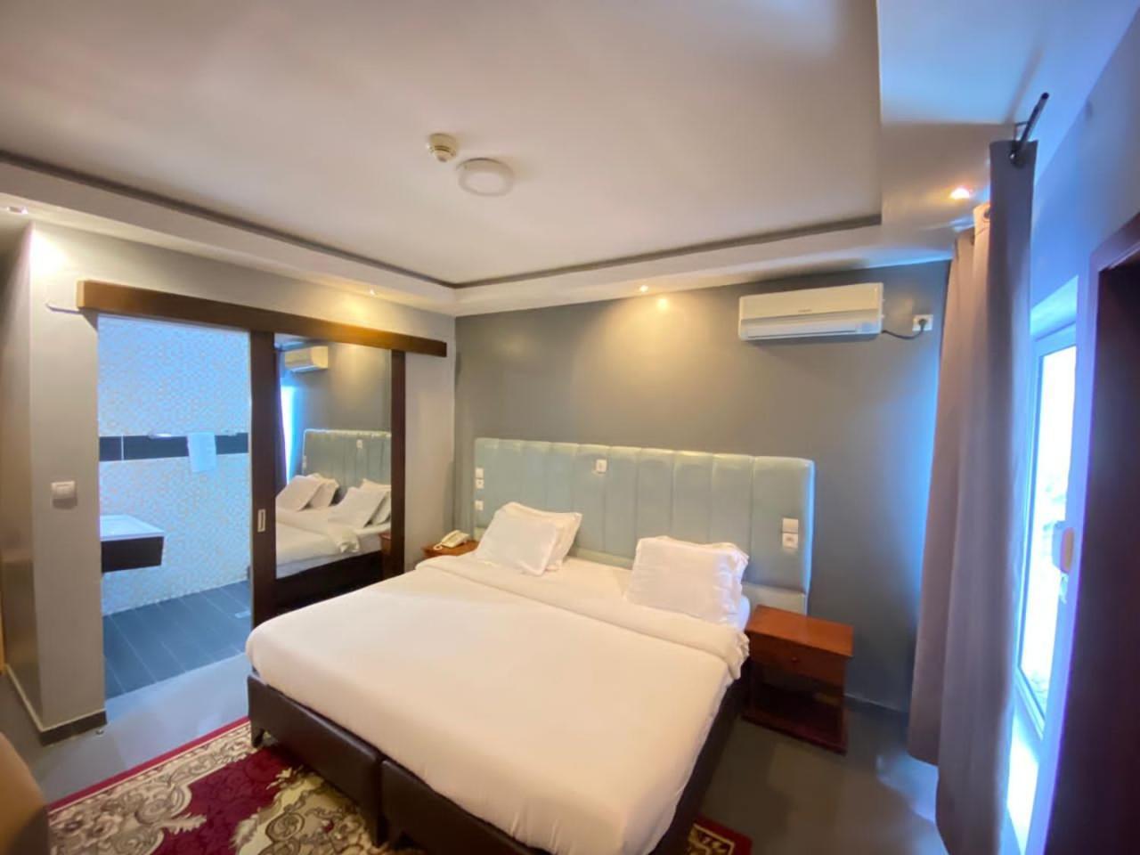 Fini Hotel Bobende Limbe Exterior photo
