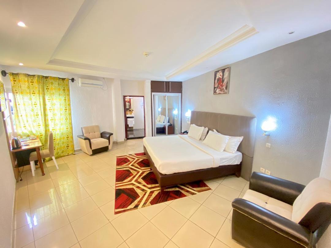 Fini Hotel Bobende Limbe Exterior photo