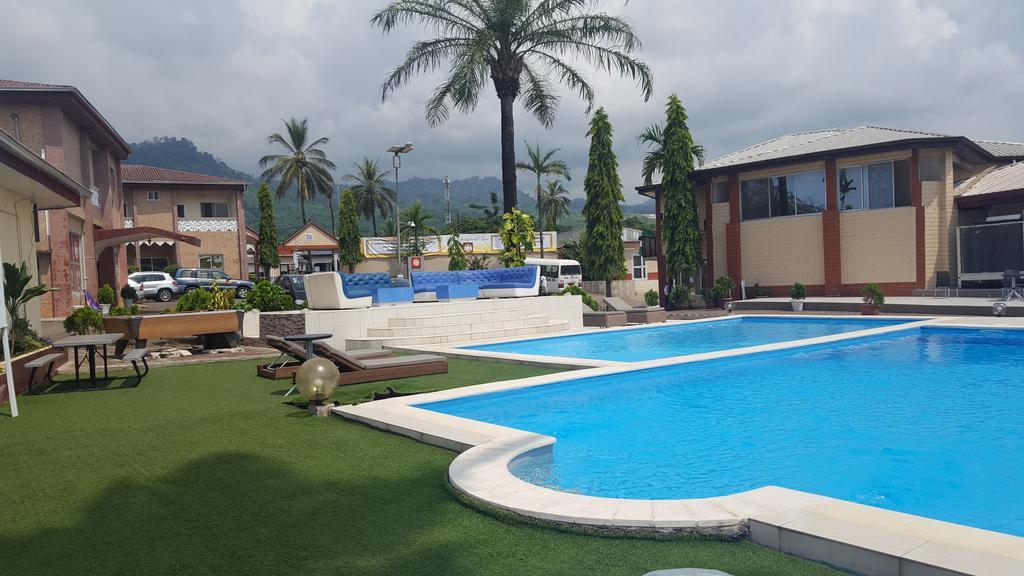 Fini Hotel Bobende Limbe Exterior photo
