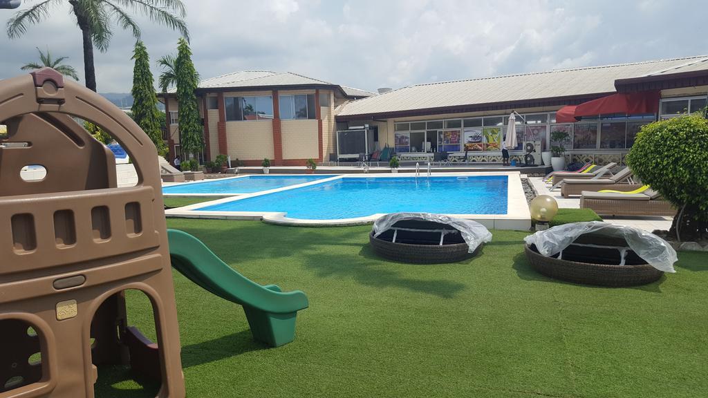 Fini Hotel Bobende Limbe Exterior photo