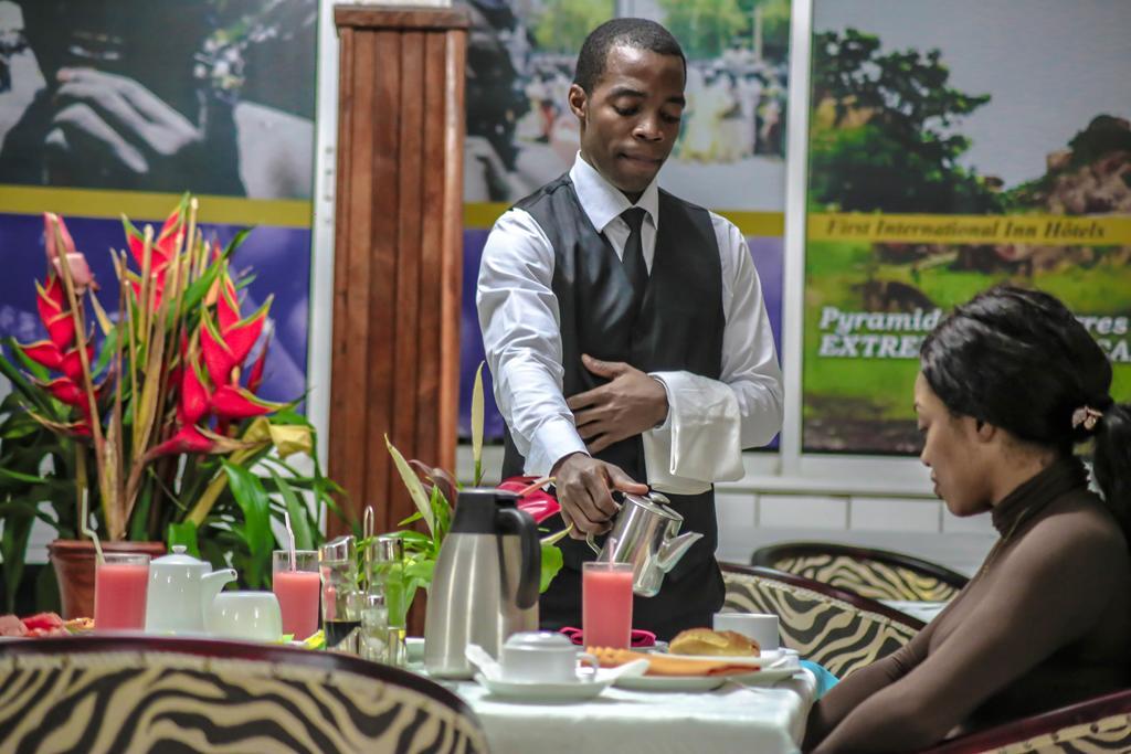 Fini Hotel Bobende Limbe Exterior photo