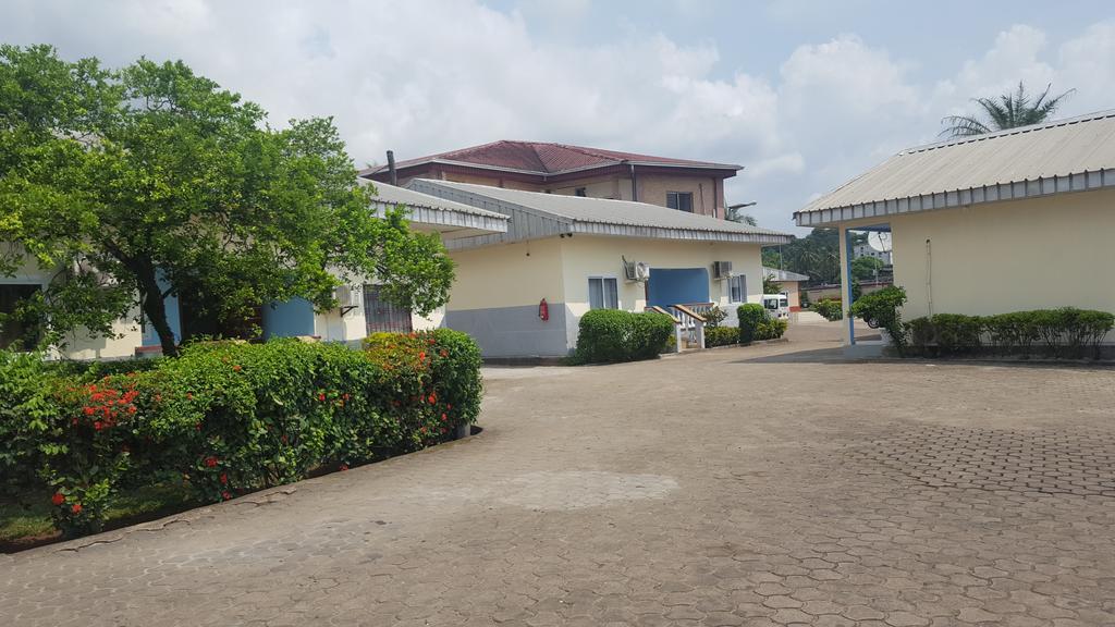 Fini Hotel Bobende Limbe Exterior photo