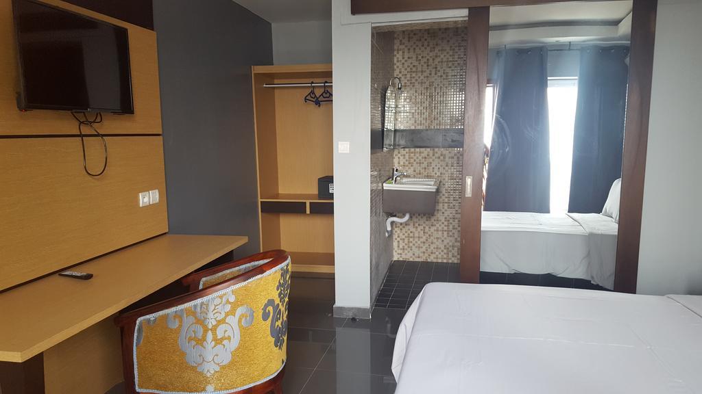 Fini Hotel Bobende Limbe Exterior photo