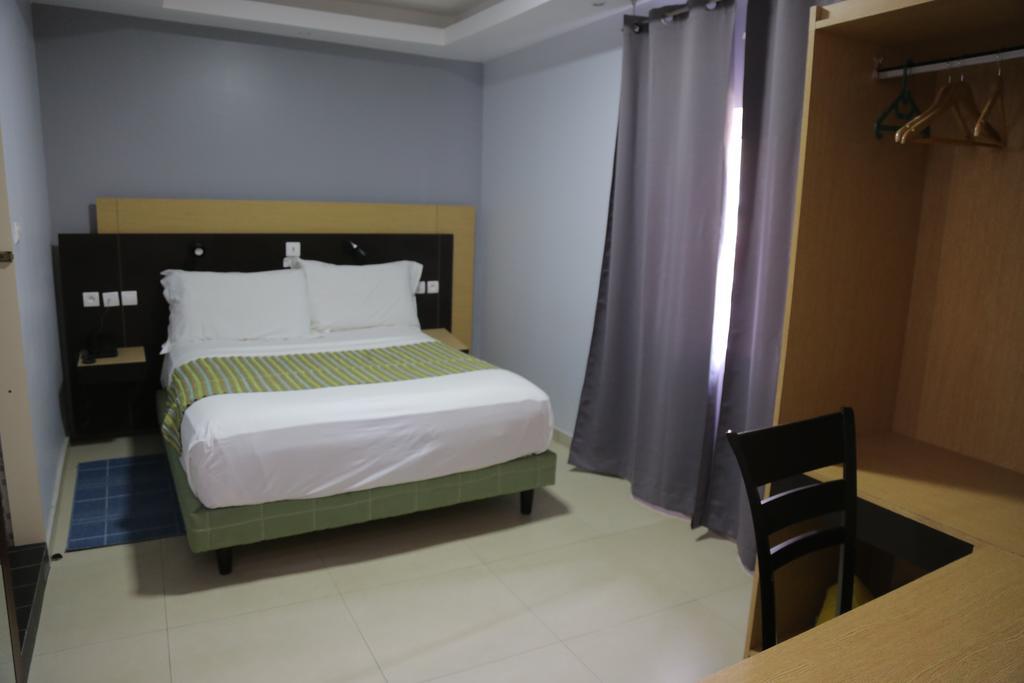 Fini Hotel Bobende Limbe Exterior photo
