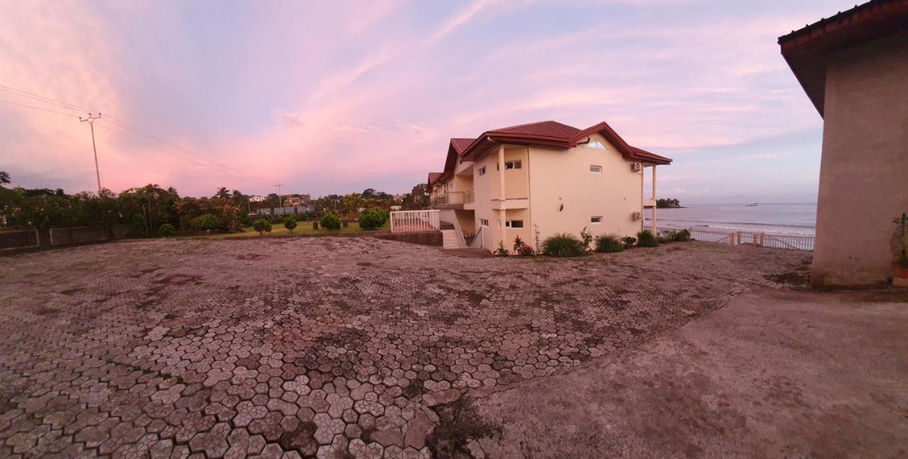 Fini Hotel Bobende Limbe Exterior photo