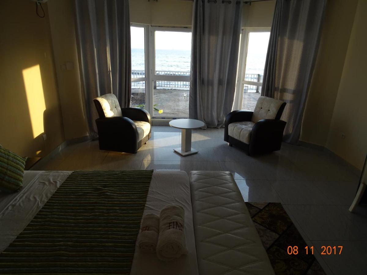 Fini Hotel Bobende Limbe Exterior photo